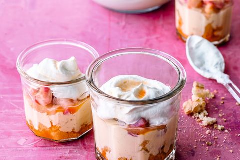 Puddingcreme mit Rhabarber­würfeln
