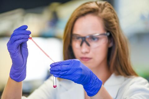 Die Diagnose: Eine Frau erkrankt immer wieder an Krebs – ein Test könnte Klarheit schaffen