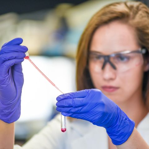 Die Diagnose: Eine Frau erkrankt immer wieder an Krebs – ein Test könnte Klarheit schaffen
