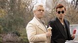 Good Omens  Ein Engel und ein Dämon müssen sich zusammenschließen, um einen Weg zu finden, die Welt zu retten. Klingt wie eine mäßig unterhaltsame 90er-Jahre-Serie, basiert aber auf einem Buch von Terry Pratchett. Das allein genügt eigentlich, dass man dringend einschalten sollte. Belohnt wird man mit einer beinahe romantischen Männerfreundschaft und Dialogen voller Wortwitz.  Spielzeit: rund sechs Stunden über sechs Episoden  Verfügbar auf: Amazon Prime Video