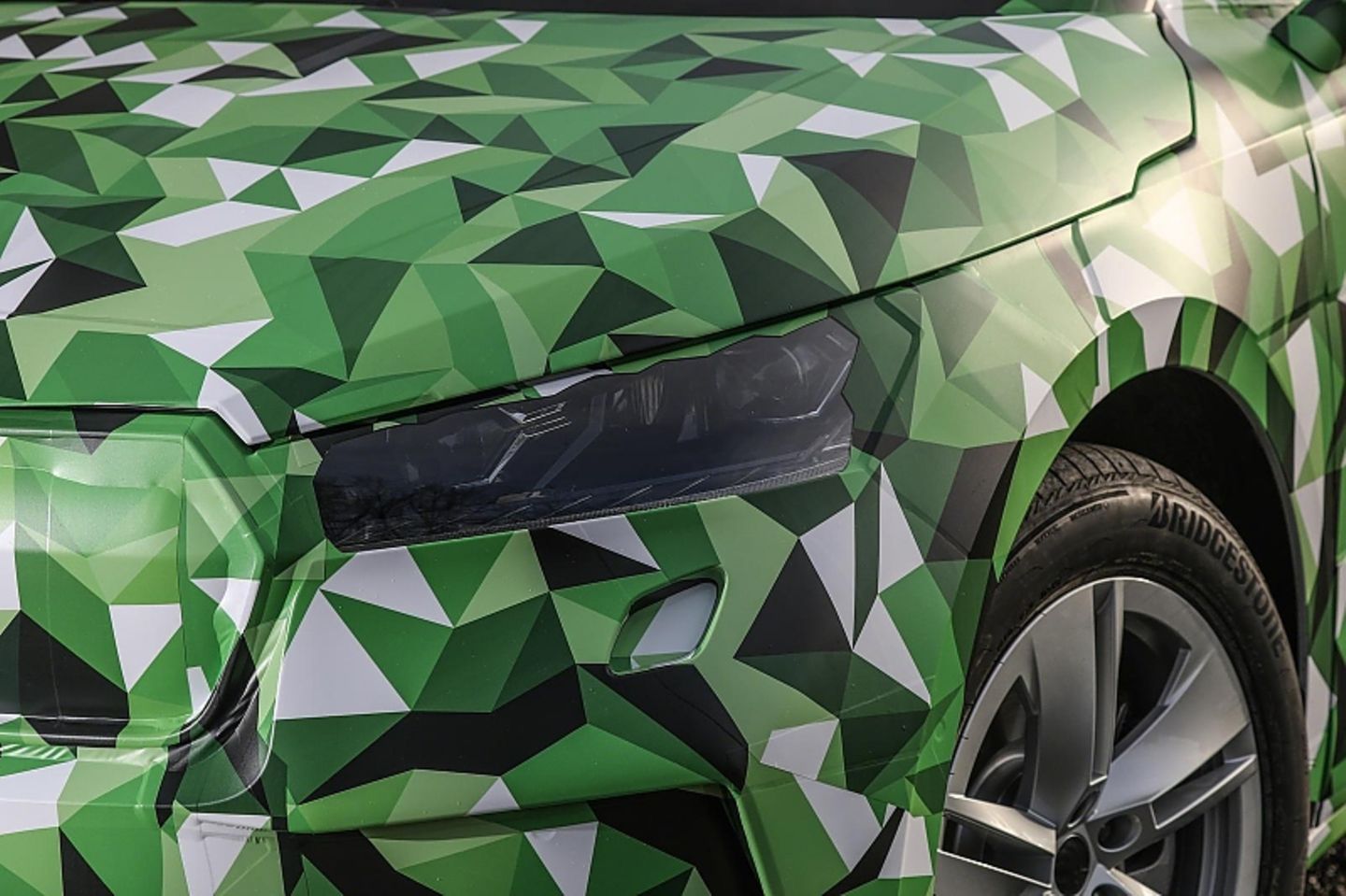 koda Enyaq, getarnt