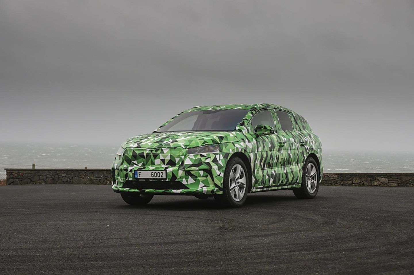 koda Enyaq getarnt