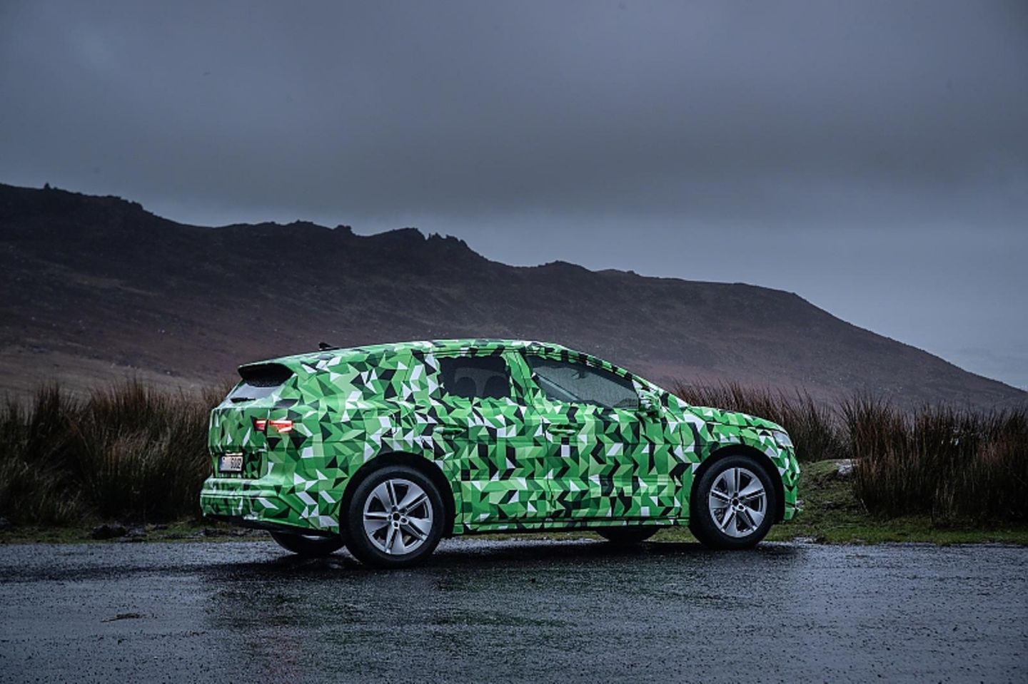 koda Enyaq getarnt