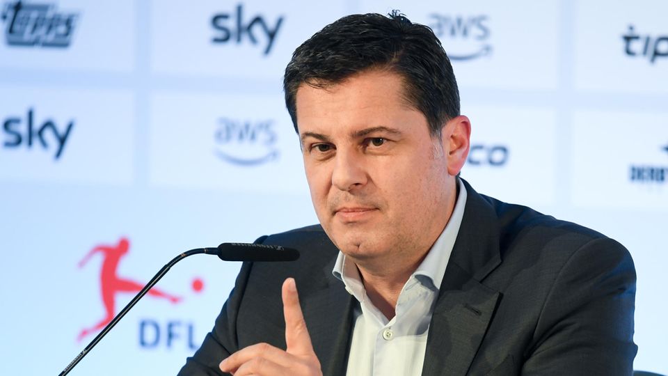 sport kompakt: Sky plant laut DFL "besondere Maßnahmen" für Restart der Fußball-Bundesliga sport kompakt: Christian Seifert, Geschäftsführer der DFL auf einer Pressekonferenz