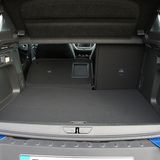 Beim Umlegen der Rücksitzlehnen entsteht eine Rampe