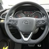 Die Lenkrad-Fernsteuerung ist im Alltag hilfreich