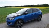Der Opel Grandland X Hybrid4 bringt stattliche 1.875 Kilogramm auf die Waage