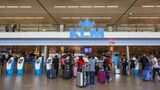 Platz 9: Amsterdam (AMS), Niederlande  Im Gegensatz zu den Vorjahren gelang Amsterdam-Schiphol der Sprung in die Top-Ten-Airports. Damit ist der Heimatflughafen von KLM auch der beste von Westeuropa.
