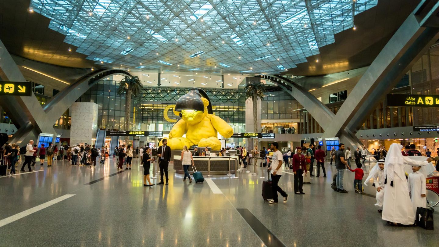 Platz 3: Hamad International Airport  Nicht Dubai oder Abu Dhabi, sondern der neue Flughafen von Katar und Basis für Qatar Airways landete als einziger Airport aus der Golfregion wieder unter den Top 10. Daher darf sich der Hamad-Aiprort mit dem Titel "Best Airport in Middle East" schmücken.