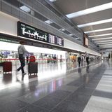 Platz 2: Tokio Haneda (HND), Japan  Den zweiten Platz behaupten konnte Tokio-Haneda, der näher am Zentrum von Tokio gelegene Airport. Der Flughafen gilt laut der jüngsten Skytrax-Umfrage unter anderem als sauberster und "World's Best Domestic Airport".