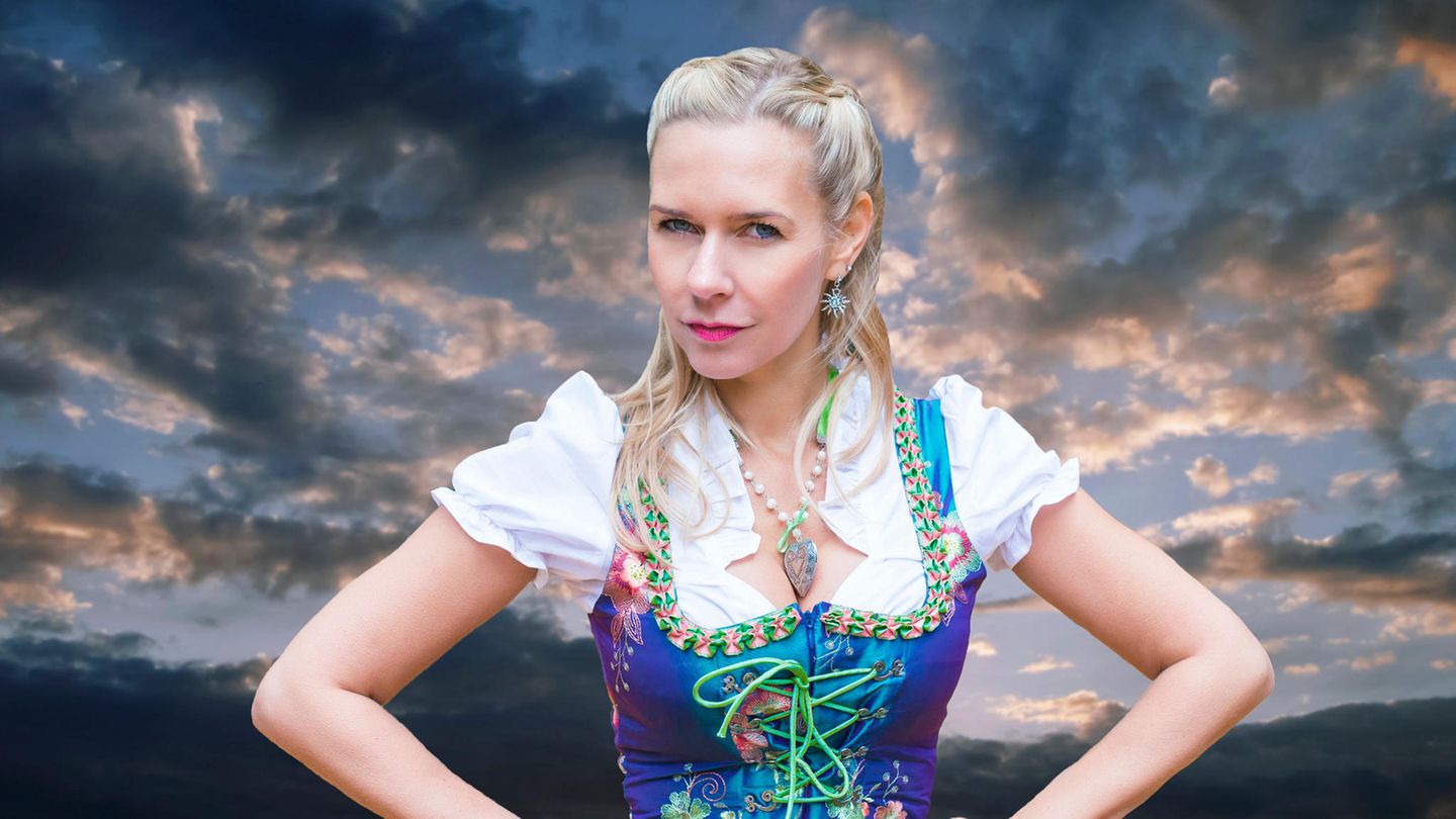 Eine wütende Bayerin im Dirndl