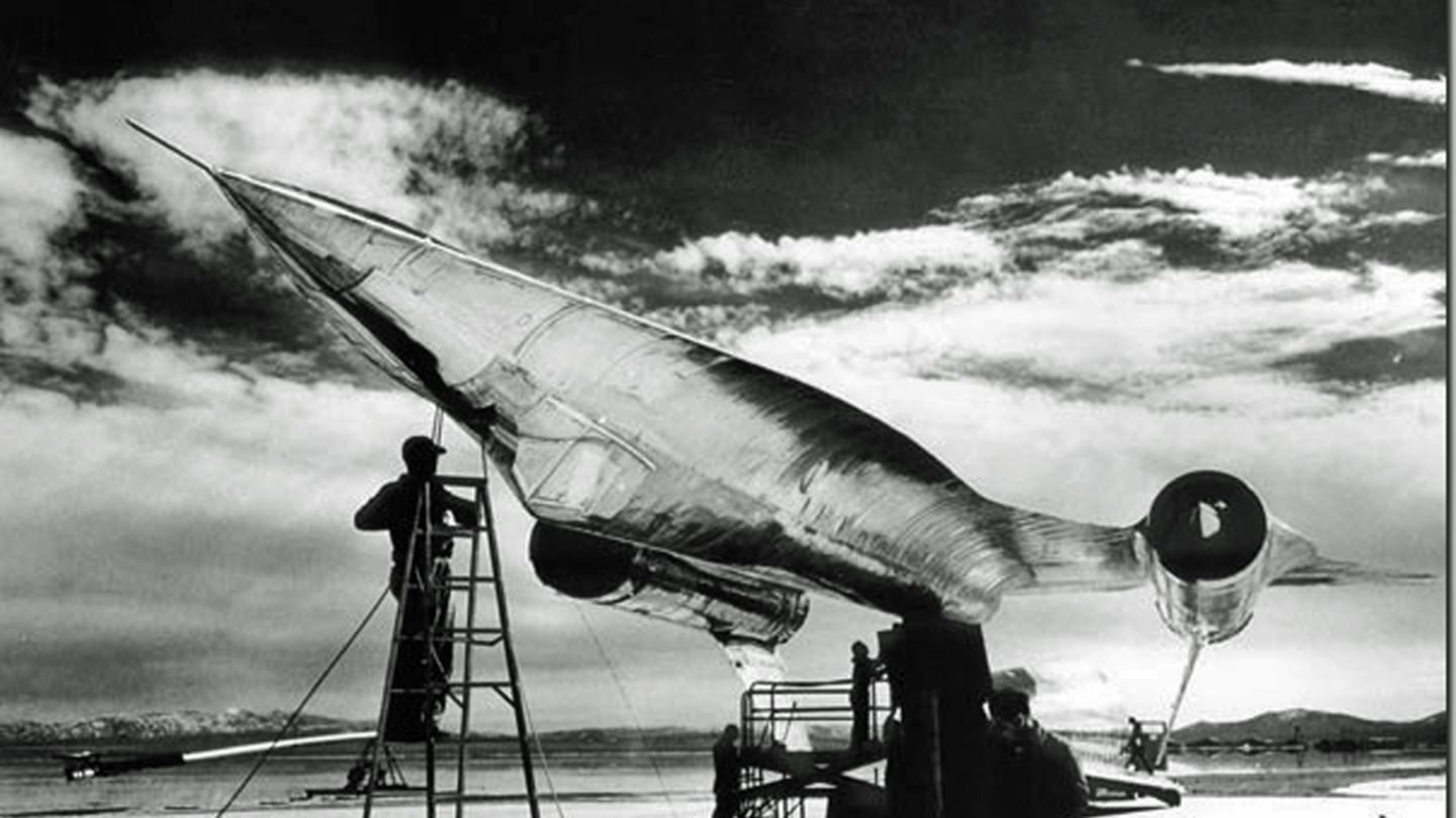 Kalter Krieg : Radartest auf der Area 51 - die A-12 steht auf dem Kopf Radartest auf der Area 51 - die A-12 steht auf dem Kopf