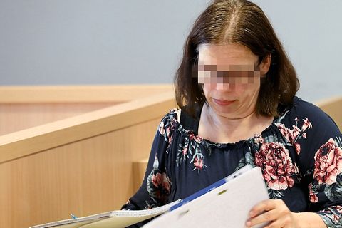 Weil sie ihre vier gesunden Kinder jahrelang in den Rullstuhl zwang, muss die Maike B. für acht Jahre ins Gefängnis