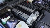 Der Sechszylindermotor im BMW E36 325i Coupé hat den internen Code M50B25