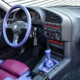 Das Interieur hat die Farben "lila" und "Flieder"