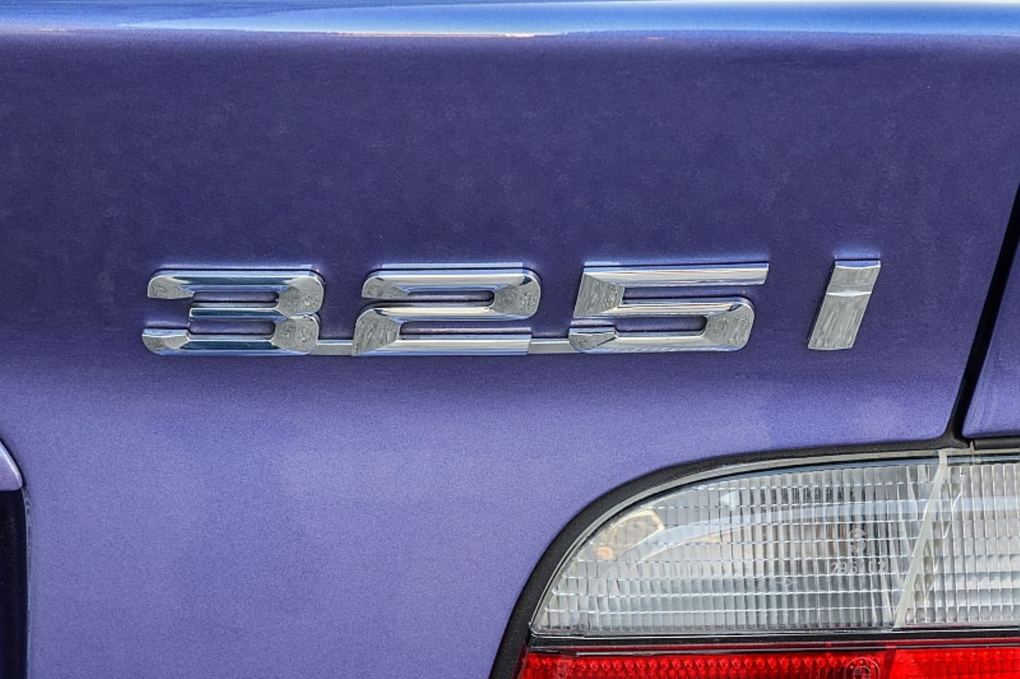 Das BMW E36 325i Coupé hat 141 kW / 192 PS
