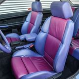 Farbenfrohe Sportsitze