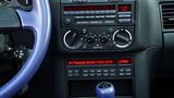 Ein Kassettenradio und ein Bordcomputer sind auch verbaut