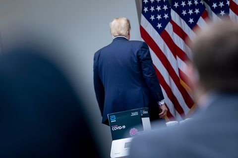 Donald Trump verlässt Pressekonferenz