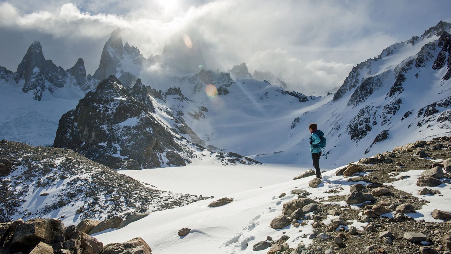 Walks of a Lifetime: Laguna Torre Trek, Argentinien Vom Basislager des El Chaltén in den hohen Anden aus kann man direkt in die Berge des Parque Nacional Los Glaciares wandern, einem Unesco-Naturerbe voller Gletscher. Der Trip dauert 5 bis 7 Stunden, Schwierigkeitsgrad moderat. Laguna Torre Trek, Argentinien Vom Basislager des El Chaltén in den hohen Anden aus kann man direkt in die Berge des Parque Nacional Los Glaciares wandern, einem Unesco-Naturerbe voller Gletscher. Der Trip dauert 5 bis 7 Stunden, Schwierigkeitsgrad moderat.
