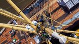 50 Meter über Deck wird am Fockmast eine neue Rah angebracht
