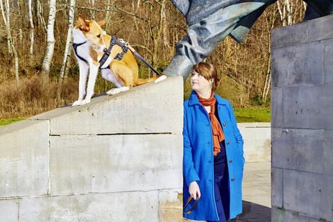 Anja Rützel mit ihrem Hund