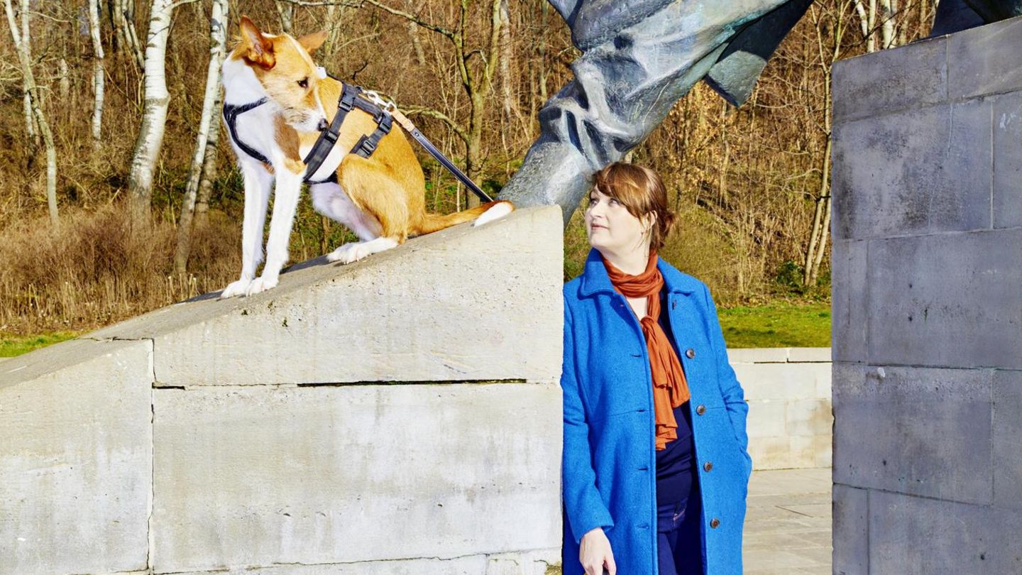 Anja Rützel mit ihrem Hund