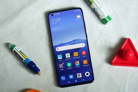 Das Xiaomi Mi 10 misst 6,7 Zoll