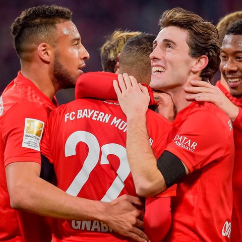 Jubelnde Bayern-Spieler - DFL legt Abbruch-Notfallplan vor