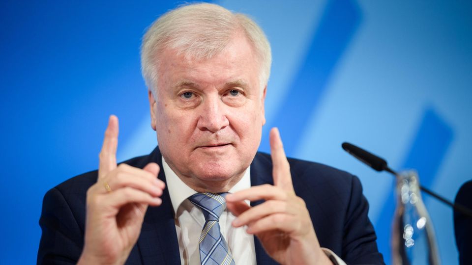 Bundesinnenminister Horst Seehofer  lockert Grenzkontrollen