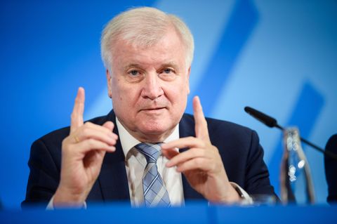 Bundesinnenminister Horst Seehofer  lockert Grenzkontrollen