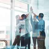 Macht das Durchziehen wirklich glücklich?  Aber: Macht es denn nun wirklich glücklich, die Dinge durchzuziehen? Ein Bekannter brach das Lehramtsstudium tatsächlich kurz vor Schluss ab. Für ihn war es das Richtige. Er arbeitet jetzt als Grafiker und hat einen festen Job gefunden, der ihm Spaß macht. Klar, wenn man in sich hineinhorcht und dort so richtig lauten Protest hört gegen das Studium, den Job, die Beziehung, dann kann Abbrechen das bessere Durchziehen sein. Grundsätzlich gilt das aber nicht.  Roy Baumeister ist Professor an der Florida State University und einer der bekanntesten Psychologen überhaupt. In seinem Standardwerk "Die Macht der Disziplin“ schreibt er, Willenskraft sei entscheidend für ein erfolgreiches Leben: Menschen, die willensstark sind, sind seltener übergewichtig, seltener drogenabhängig und lebten mit größerer Wahrscheinlichkeit in stabilen Ehen.