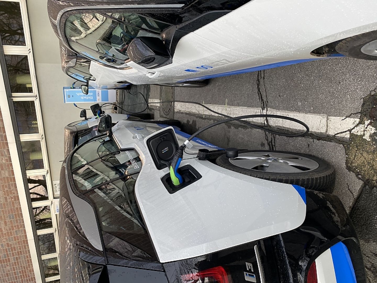 Der Onboardlader wandelt Wechselstrom in Gleichstrom um