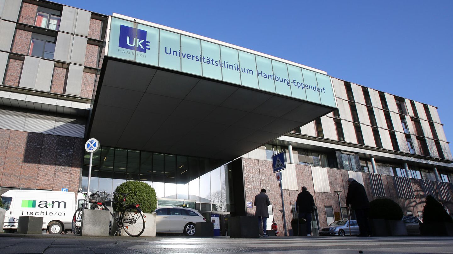 Eingang der Universitätsklinik Hamburg-Eppendorf