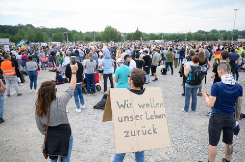 Stuttgart am 9. Mai: Protestkundgebung der Initiative "Querdenken 711"