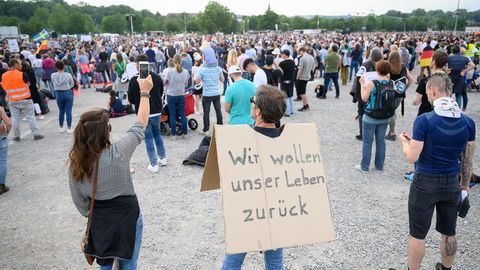 Stuttgart am 9. Mai: Protestkundgebung der Initiative "Querdenken 711"