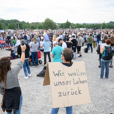Stuttgart am 9. Mai: Protestkundgebung der Initiative "Querdenken 711"