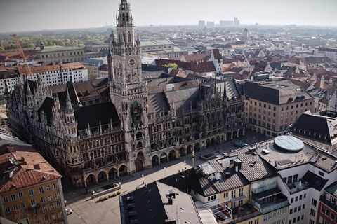 Drohnenaufnahmen von München im Corona-Lockdown.