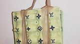 Eine Handtasche aus Eierpappen