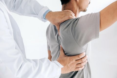 Die falsche Körperhaltung kann zu dauerhaften Haltungsschäden führen