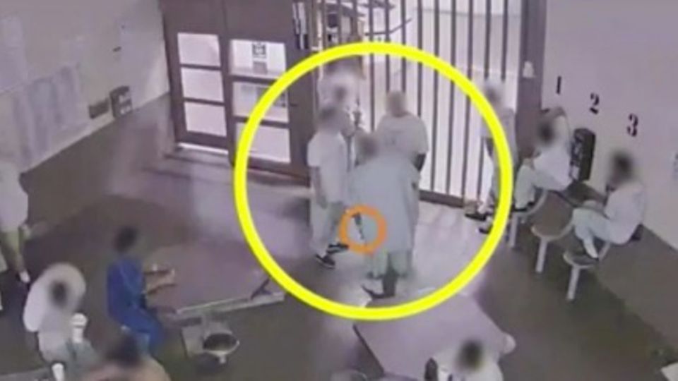 Video soll zeigen, wie sich Gefängnis-Insassen absichtlich mit Covid-19 anstecken Video soll zeigen, wie sich Gefängnis-Insassen absichtlich mit Covid-19 anstecken