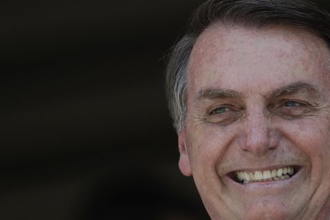 Nackter mann bei Videokonferenz mit Jair Bolsonaro