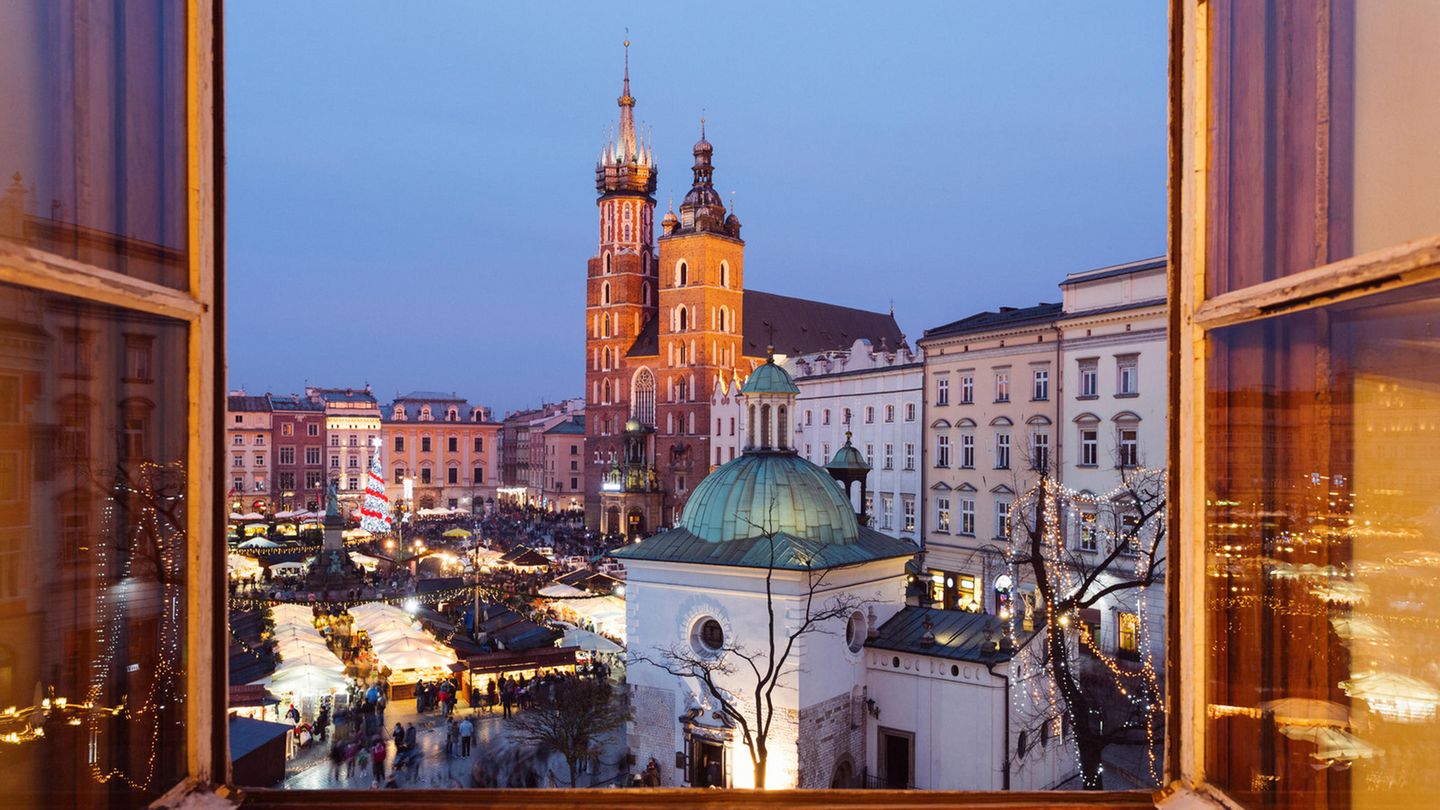 Polen  Das Land hält bis zum 12. Juni an Kontrollen an den Grenzen zu anderen EU-Ländern fest. Ausländer dürfen nicht rein. Bisher gelten Ausnahmen für Menschen mit Daueraufenthaltsgenehmigung, für Lastwagenfahrer und Diplomaten. Seit dem 4. Mai sind Hotels und Einkaufszentren wieder geöffnet.      In einem weiteren Schritt zur Beendigung des Lockdowns dürfen Restaurants und Cafés ab kommendem Montag (18.05.) wieder öffnen. Es muss aber ein Mindestabstand von zwei Metern zwischen den Tischen eingehalten werden. Auch sind Köche und Keller verpflichtet, einen Mund-Nasen-Schutz zu tragen. Ebenfalls ab kommendem Montag öffnen dürfen Friseursalons und Kosmetikstudios. 