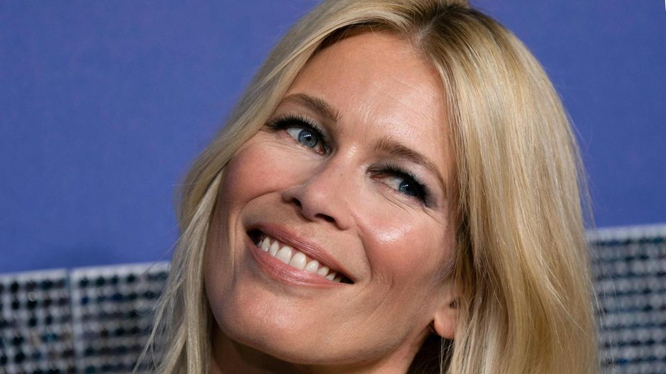 Ex-Supermodel Claudia Schiffer zeigt auf Instagram ein Gemälde ihrer Töchter