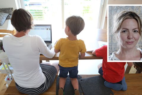 Viele Eltern betreuen in Zeiten von Corona ihre Kinder zu Hause, neben dem Beruf. Schriftstellerin Simone Buchholz: "Es geht vieles in die falsche Richtung."