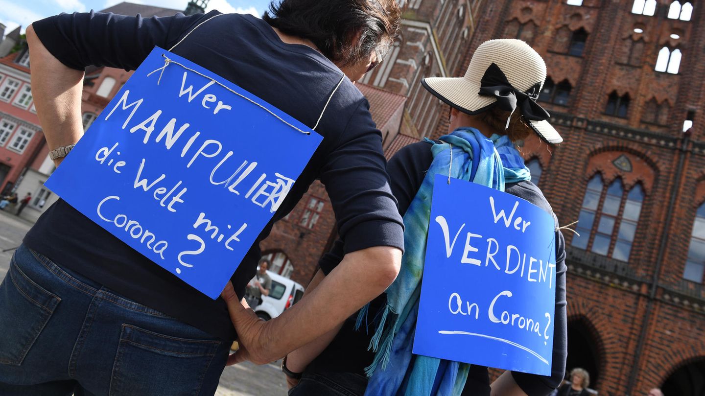 Proteste gegen die Maßnahmen zur Eindämmung der Corona-Pandemie, hier vor wenigen Tagen in Stralsund