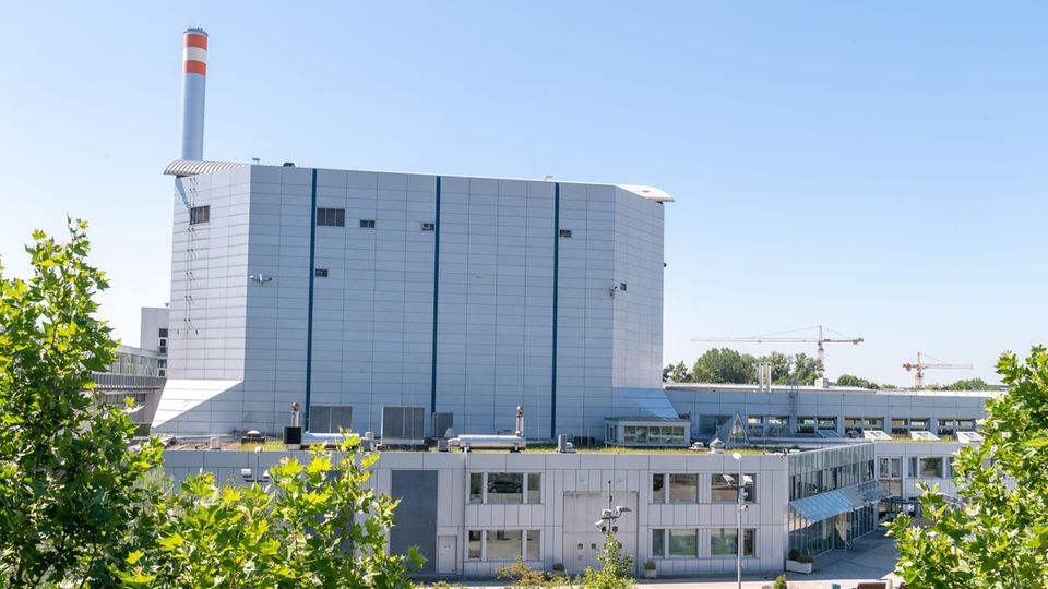 Der Forschungsreaktor München II (FRM II) steht auf dem Gelände der Technischen Universität München. Der Forschungsreaktor München II (FRM II) steht auf dem Gelände der Technischen Universität München.