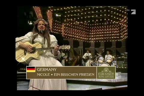 Free European Song Contest: Stefan Raab parodiert ESC-Gewinnerin Nicole
