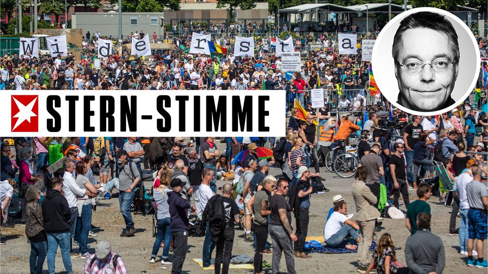 Protestkundgebung der Initiative "Querdenken" auf den Cannstatter Wasen