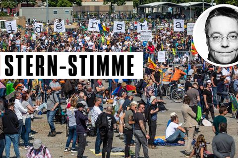 Protestkundgebung der Initiative "Querdenken" auf den Cannstatter Wasen